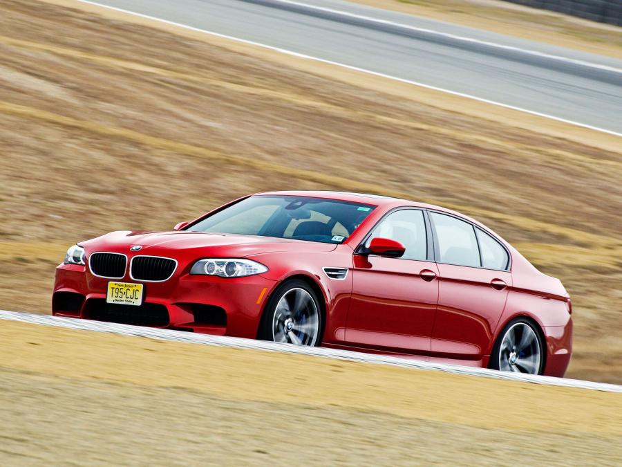  BMW M5 2011 года  (US) (фото 19 из 24)